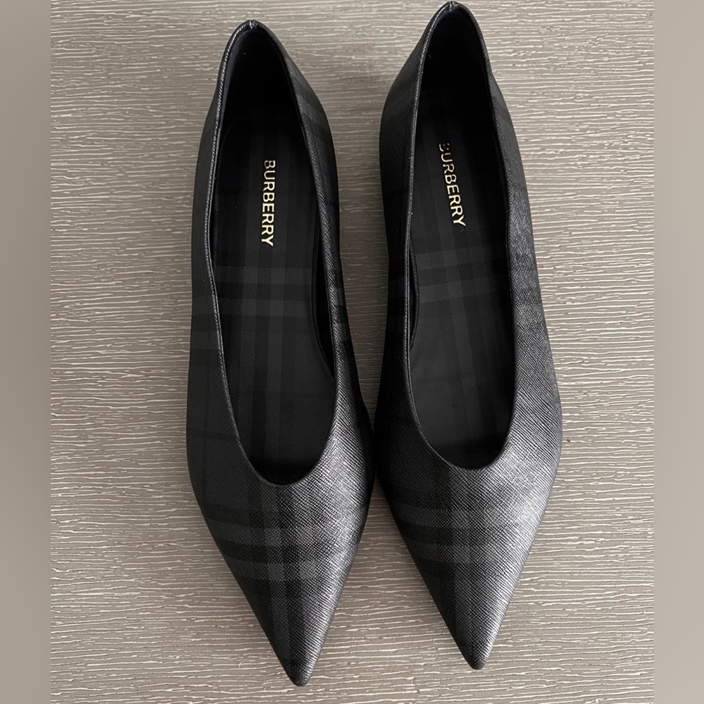 SALE Burberry check flats